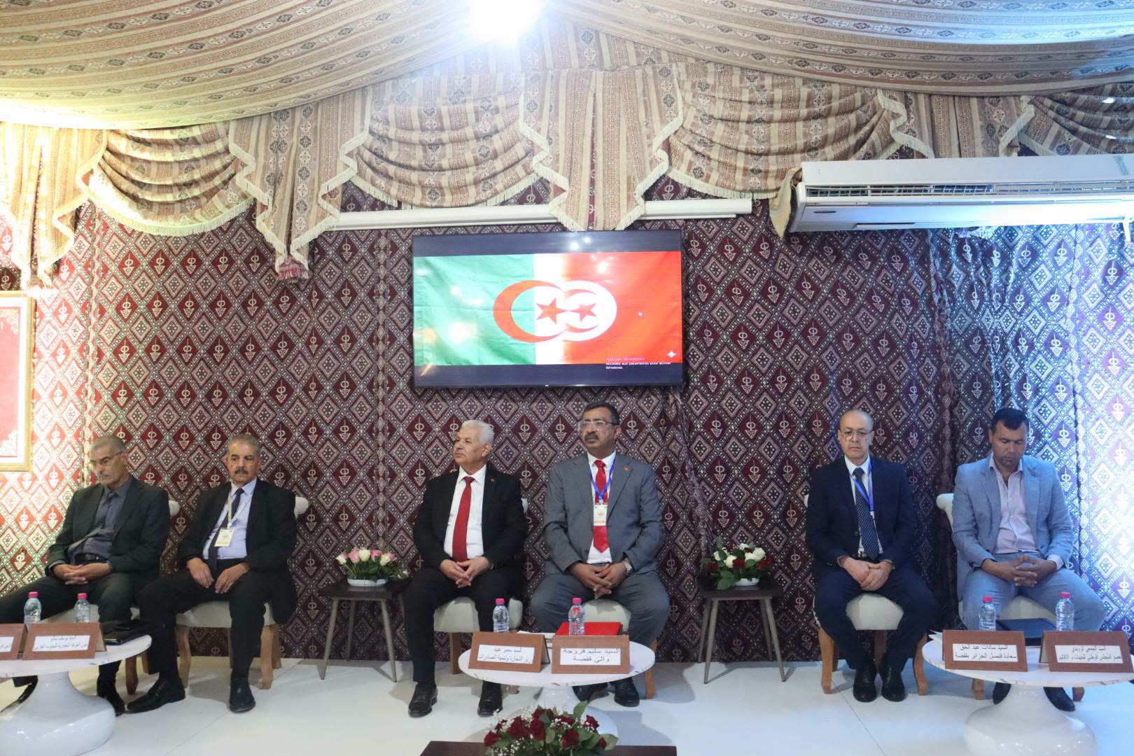  وزير التجارة وتنمية الصادرات يفتتح أشغال المنتدى التونسي الجزائري  حول الاستثمار والتجارة البينية