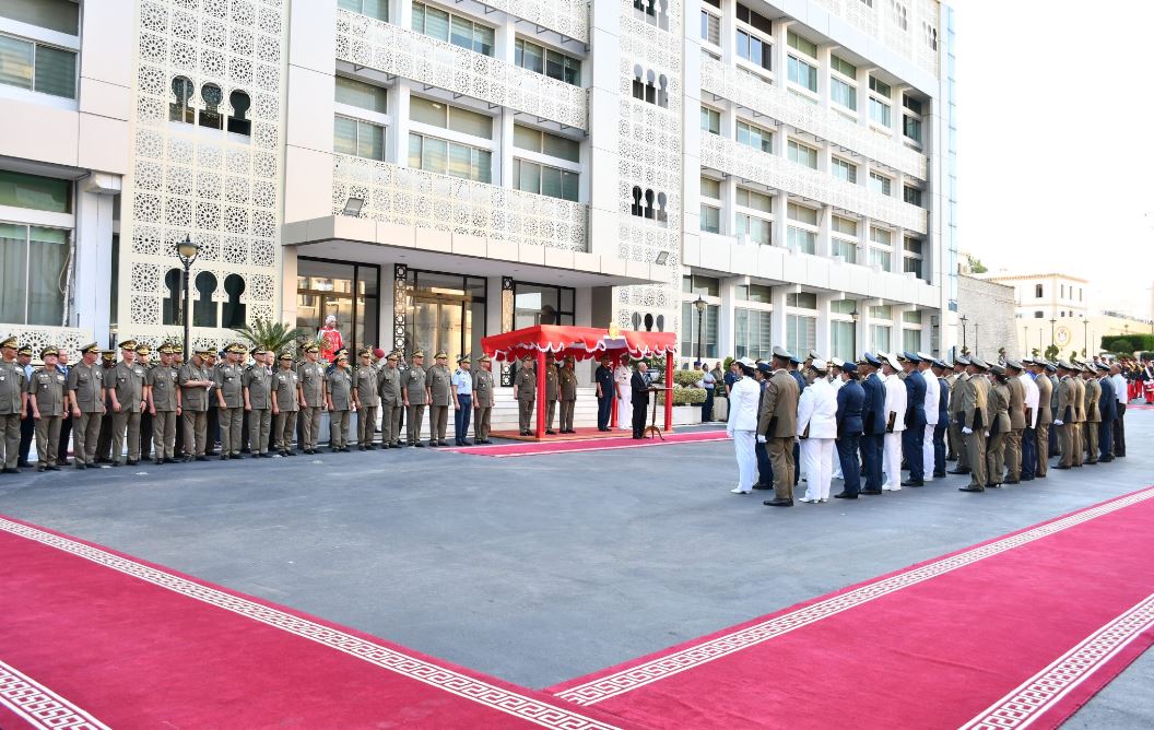 وزير الدفاع يشرف على موكب تقليد شارات الرُتب الجديدة والوسام العسكري لثلّة من العسكريين
