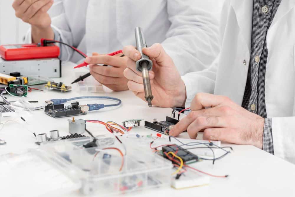 إحداث 3 مسارات جديدة في الهندسة الكهربائية بالمعاهد العليا للدراسات التكنولوجية