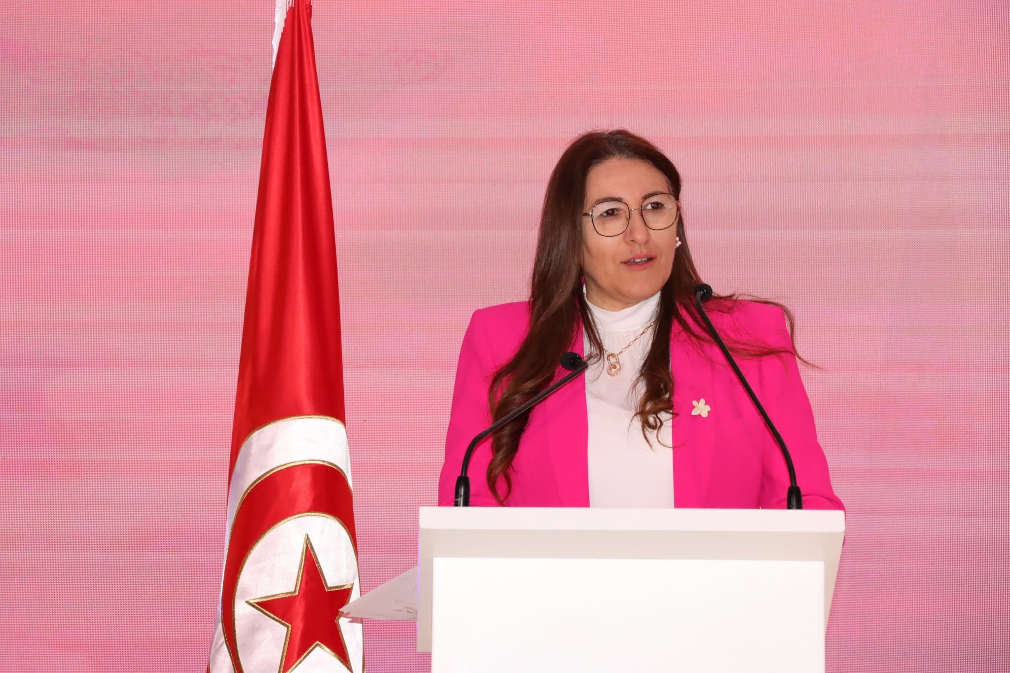  وزيرة المالية تلتقي عددا من المسؤولين في القطاع البنكي والمالي