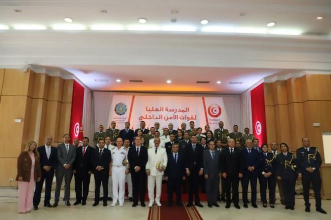 وزير الداخلية يشرف على حفل اختتام الدورة التكوينية 27 للمدرسة العليا لقوات الأمن الداخلي