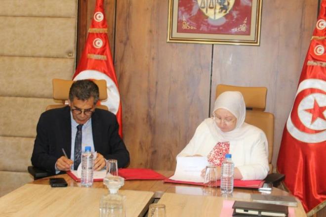 إمضاء اتفاقية تعاون بين المدرسة الوطنية للإدارة والوكالة الوطنية لحماية المحيط