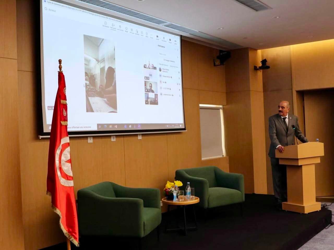 وزير الخارجية يشرف على حصة تكوينية حول الخدمات القنصلية الرقمية