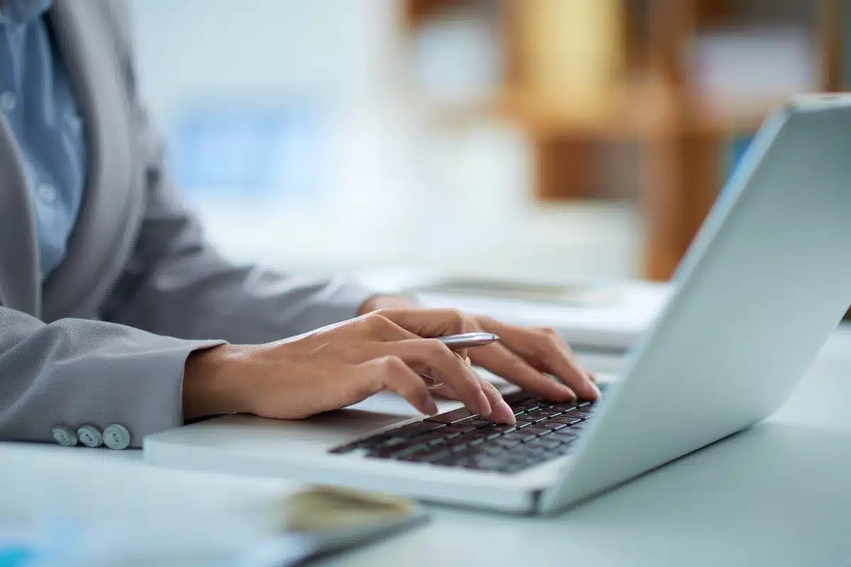 سلطة عمان تفتح باب الانتداب لكفاءات تونسية مختصة في مجالات الهندسة والتكنولوجيا للعمل عن بعد