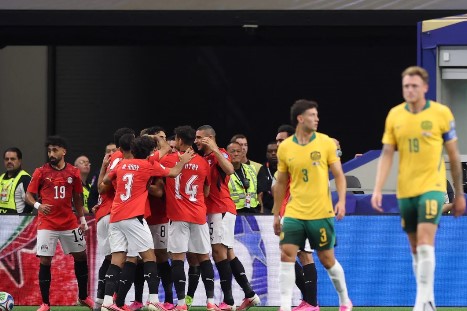 مصر تهزم أستراليا وتتأهل إلى ثمن نهائي كأس العالم 