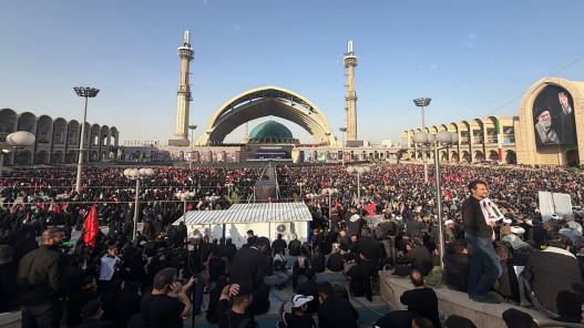 إيران تبدأ رسميا مراسم تشييع خامنئي في طهران