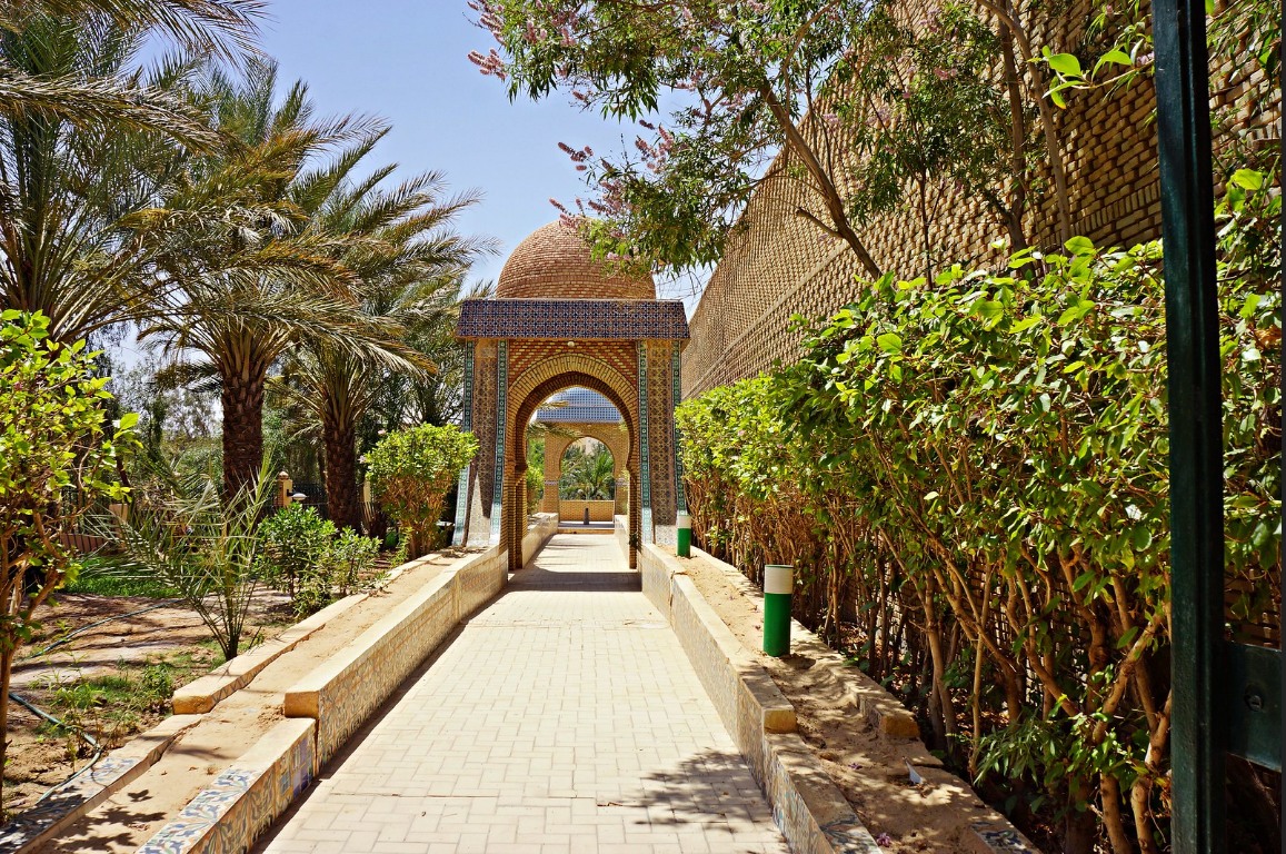 سماء قليلة السحب و الحرارة بين 30 و39 درجة