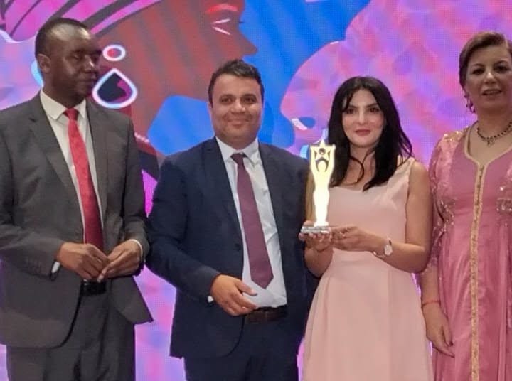 سيدي بوزيد: سناء عماري تفوز بجائزة ريادة الأعمال الجماعية على مستوى الكوميسا