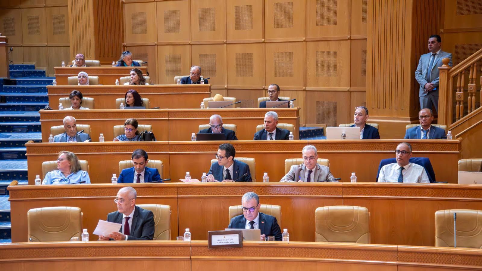 مجلس الجهات والأقاليم يستمع إلى وزير الاقتصاد حول مشروع مخطط التنمية(مخطط الإقليم الخامس- السياسات التنموية)