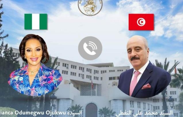 وزير الخارجية يتلقى مكالمة هاتفية من نظيرته النيجيرية