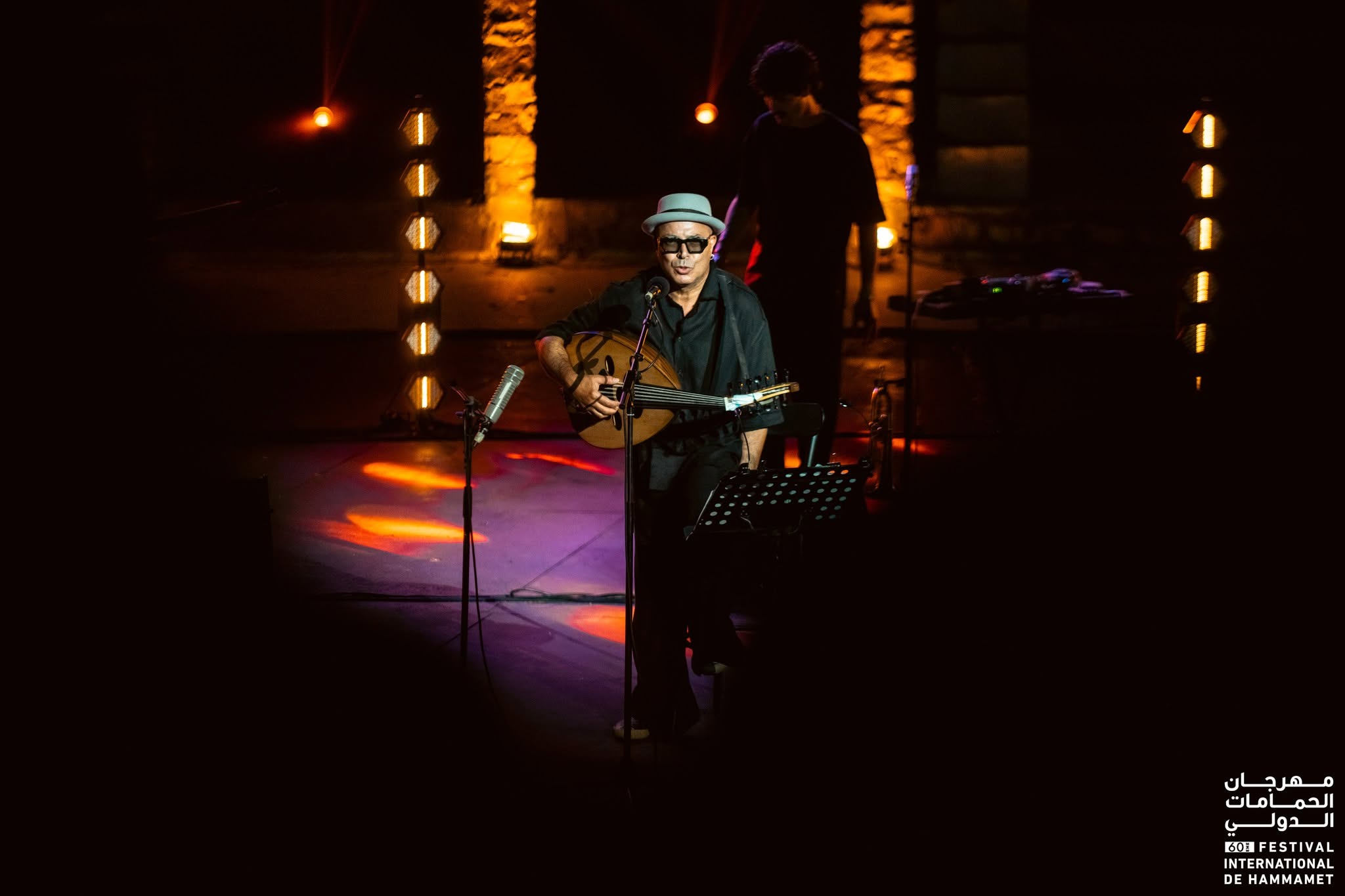 ظافر يوسف على ركح مهرجان الحمامات الدولي : عرض موسيقي يحتفي بقيم الحب والسلام ويجسد الانفتاح على مختلف الثقافات