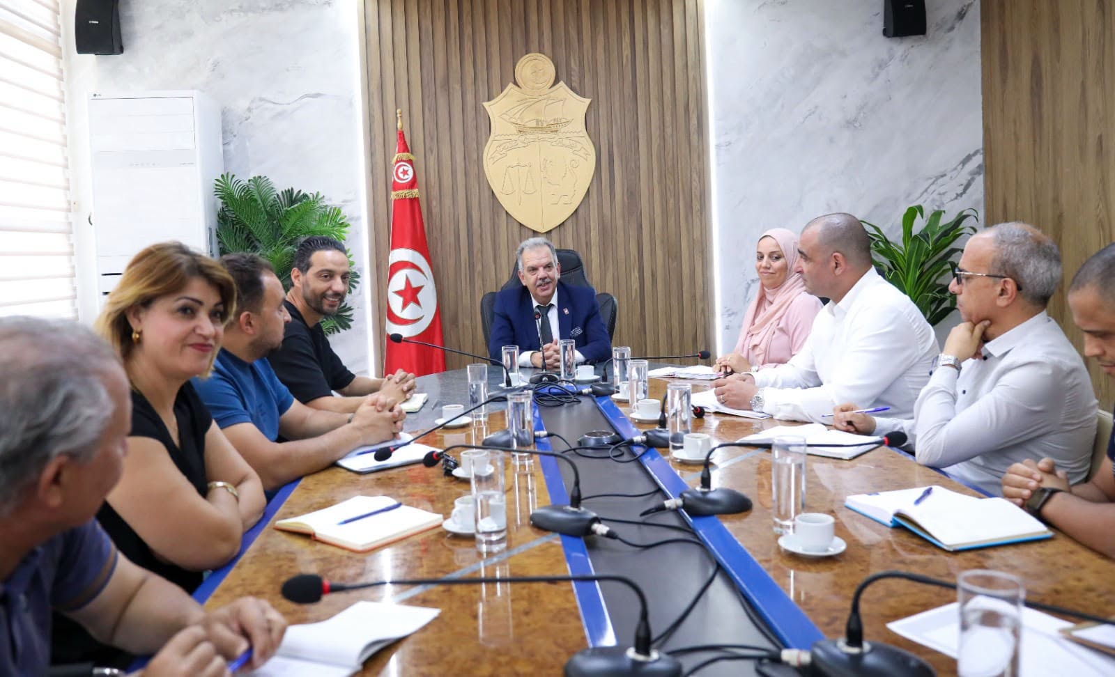 وزير الشباب والرياضة يجتمع بأعضاء المكتب الجامعي للسّباحة