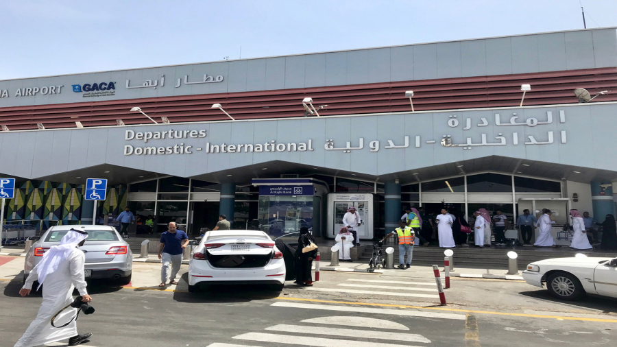 الحوثيون يعلنون استهداف مطار "أبها" في السعودية بصواريخ باليستية وطائرات مسيرة