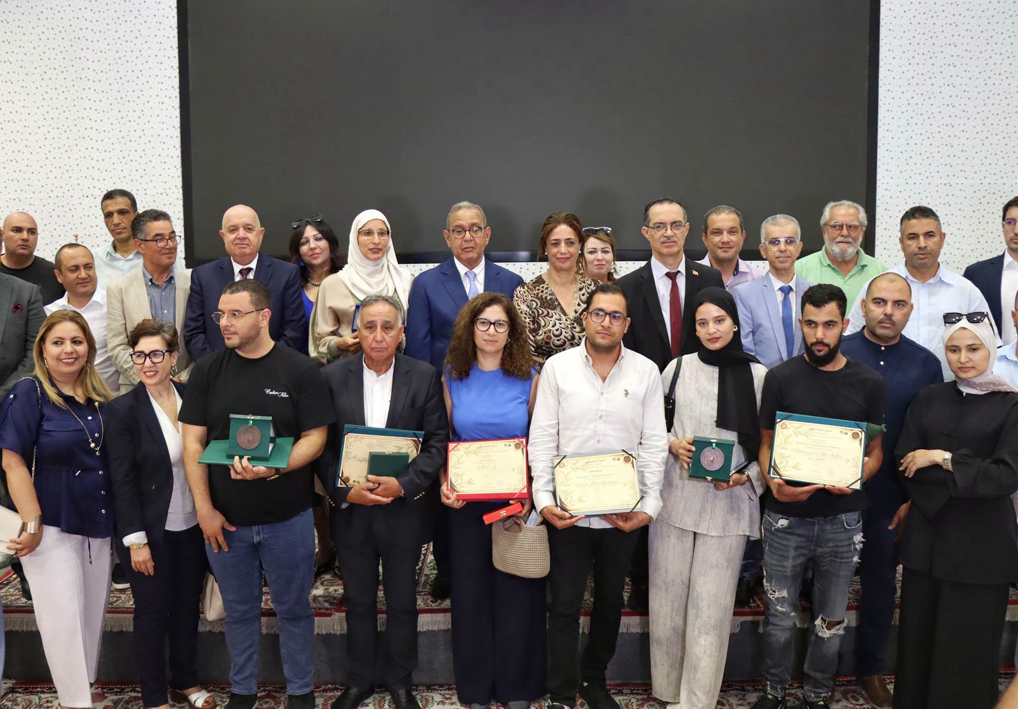تتويج الفائزين في جائزة مسابقة الدّيوان الوطني للزّيت لأحسن زيت زيتون تونسي بكر ممتاز.