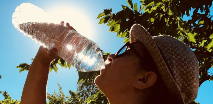 Canicule : les gestes essentiels pour se protéger et protéger les plus vulnérables
