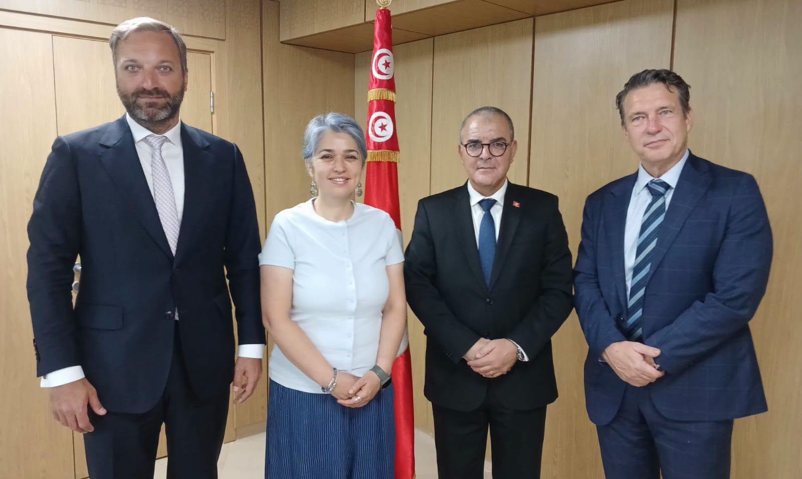 تونس: وزير الاقتصاد والتخطيط يلتقي المدير الإقليمي للبنك الأوروبي لإعادة الإعمار والتنمية لبحث آفاق التعاون الاستراتيجي