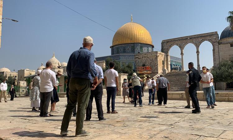 الخارجية الفلسطينية تدين اقتحام آلاف المستوطنين للمسجد الأقصى 
