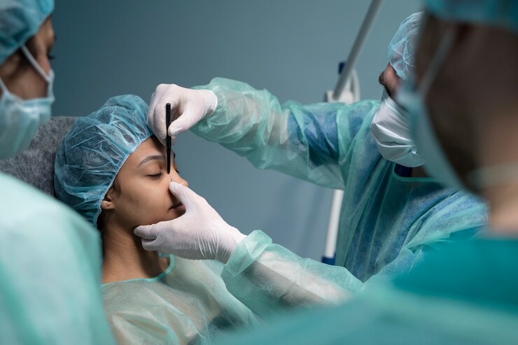 ممثلون عن نقابة أطباء التجميل يطالبون بسنّ قانون يقطع مع الممارسات غير الشرعية في هذا الاختصاص