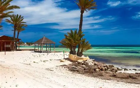 سماء صافية ودرجات الحرارة بين 34 و42 درجة