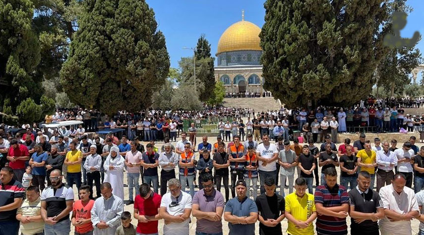 70 ألف فلسطيني يؤدون صلاة الجمعة في المسجد الأقصى المبارك