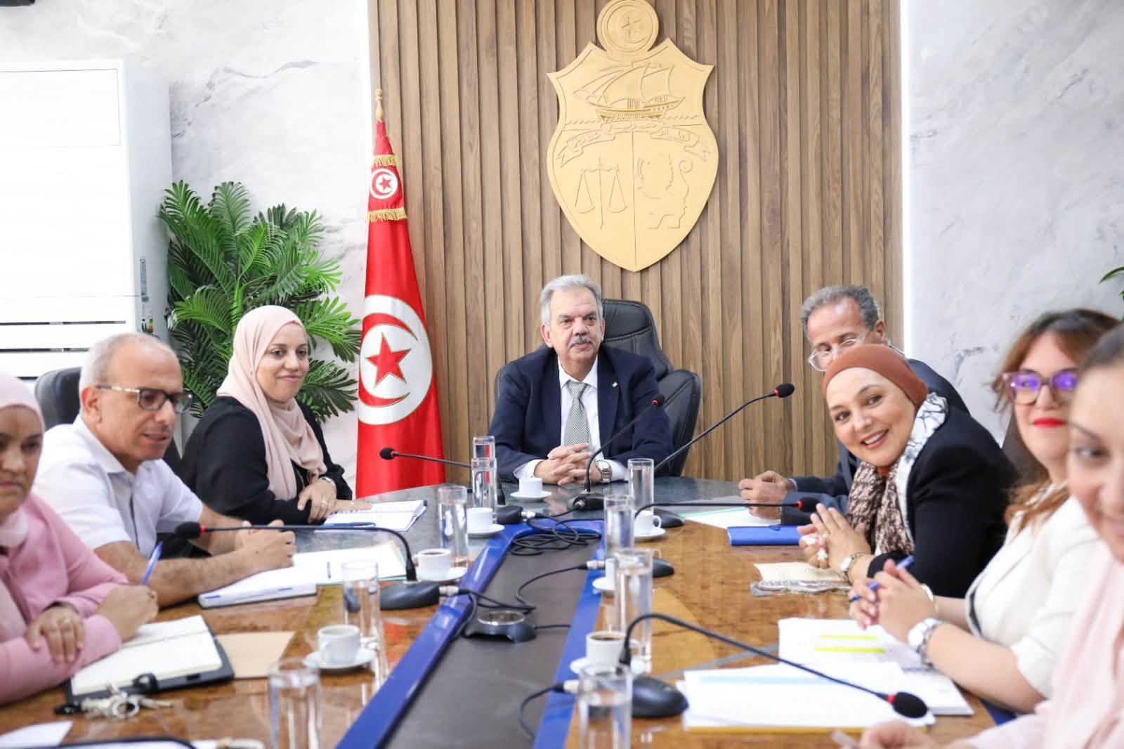 وزير الشباب والرياضة يجتمع بالمكتب الجامعي للجمباز.