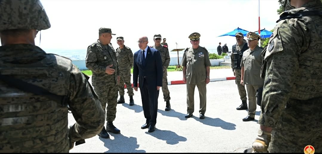 وزير الدفاع الوطني يؤدّي زيارة إلى المركز العسكري السينوتقني