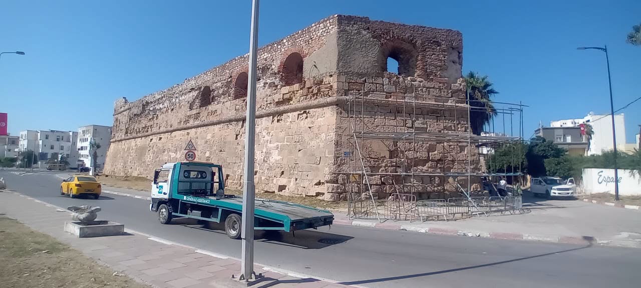 حلق الوادي: انطلاق أشغال تدعيم السور الخارجي لمعلم الكراكة