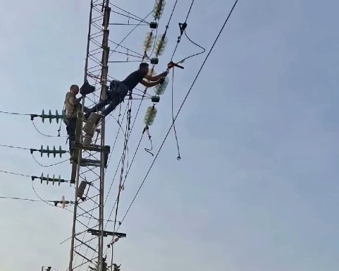 18294 عملية تدخل لإعادة التيار الكهربائي خلال موجة الحر الأخيرة