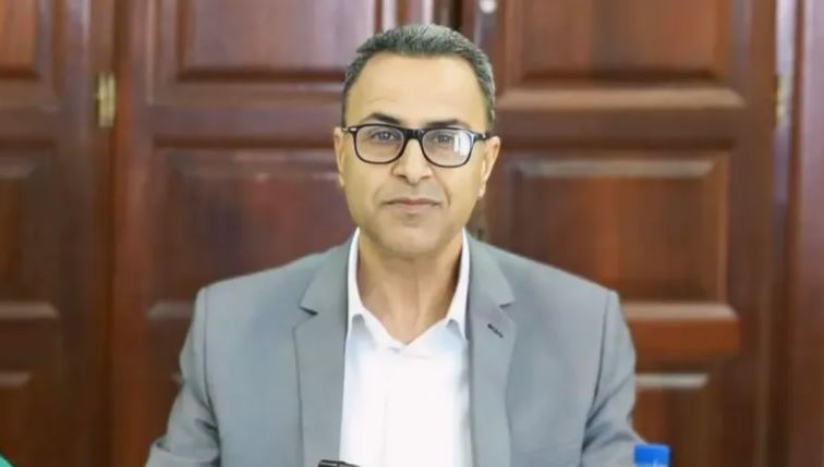 النائب الطاهر بن منصور يدعو إلى الحوار لبحث حلول جذرية لأزمة الدواء