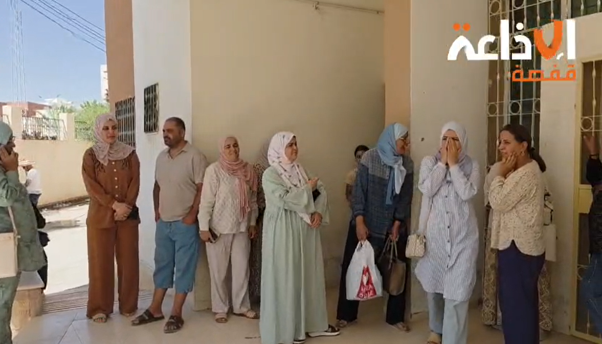 قفصة || اولياء تلاميذ المدرسة النموذجية الاعدادية بقفصة  ينفذون وقفة احتجاجية للمطالبة بتحسين ظروف التمدرس بهذه المؤسسة التربوية.