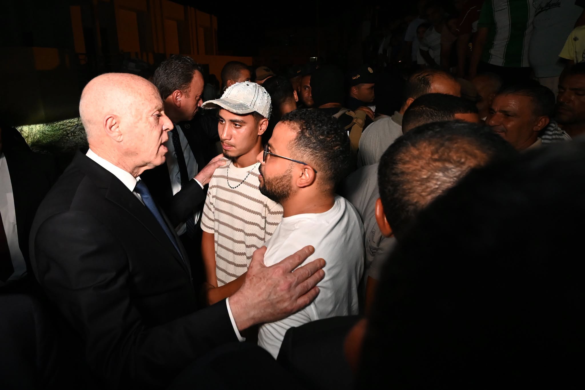 رئيس الجمهوريّة قيس سعيّد يتحول إلى شاطئ السلام بمدينة قابس، حيث اطّلع على الأوضاع البيئية بالجهة