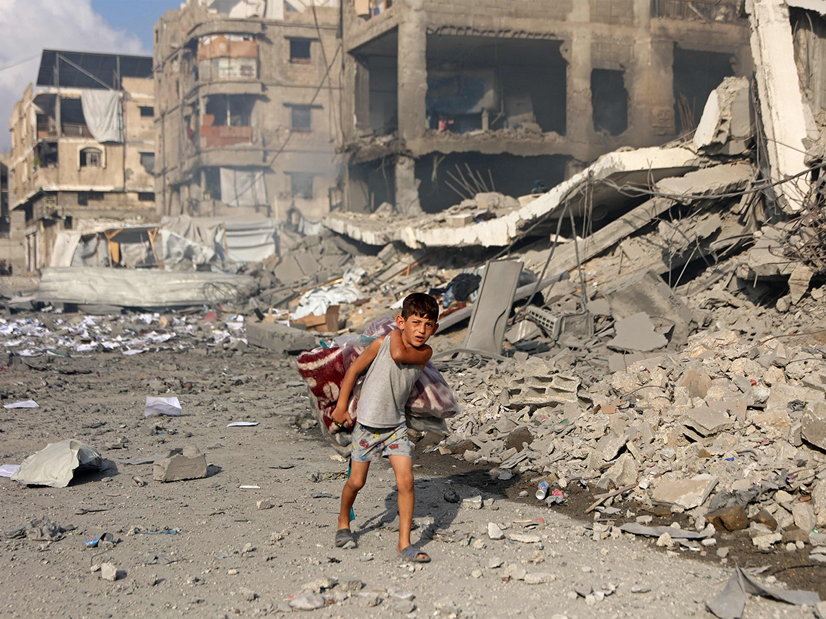 غزة : 73,387 شهيدًا و174,257 مصابًا