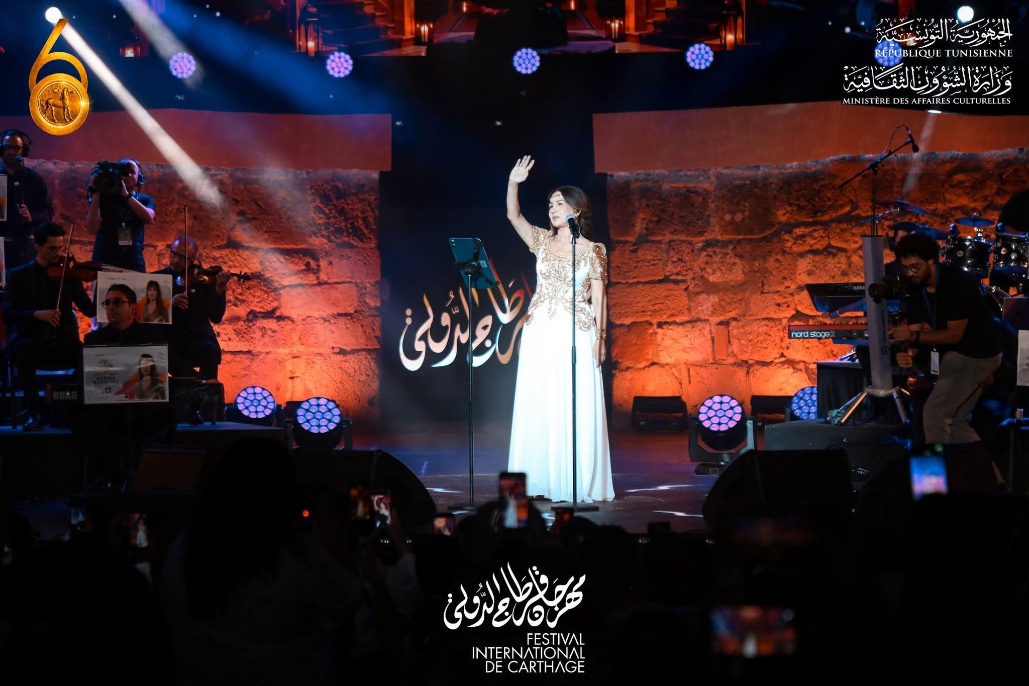 بين عبق الماضي ونبض الحاضر : نبيهة كراولي تجدد العهد مع النجاح الفني والجماهيري على ركح قرطاج في سهرة الاحتفاء بعيد المرأة التونسية
