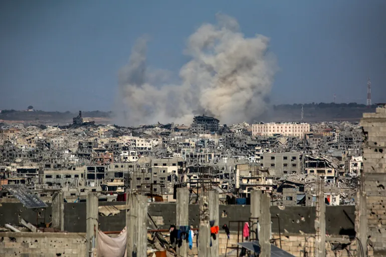 استشهاد فلسطيني وإصابة آخر في قصف صهيوني على قطاع غزة