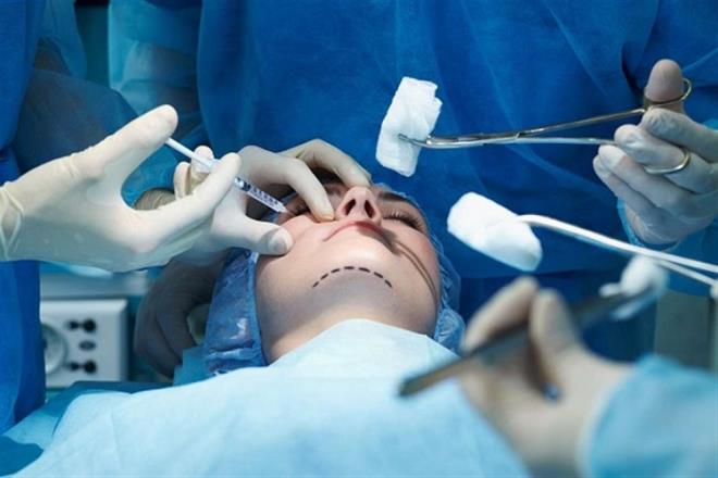 عمادة الاطباء: اجراء الحقن وغيرها من الأعمال الطبية ذات الغايات التجميلية من قبل أشخاص غير مؤهلين يعد ممارسة غير قانونية للطب