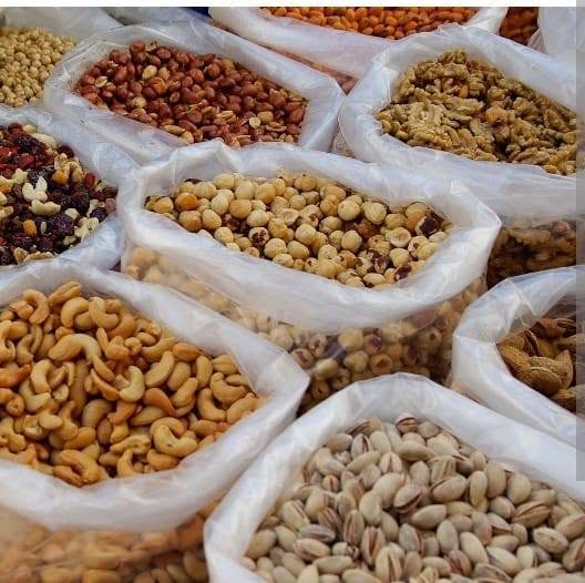 حجز حوالي 86 طنًا من المنتجات الغذائية غير الصالحة للاستهلاك وغلق 7 محلات