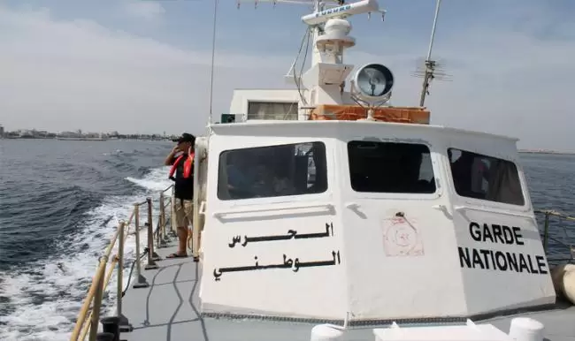 إقليم الحرس البحري بالجنوب: إنقاذ ناجٍ من حادث غرق مركب هجرة غير نظامية وتواصل عمليات البحث عن مفقودين عرض البحر