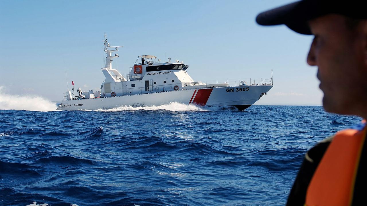 فاجعة غرق مركب هجرة غير نظاميّة بسواحل جرجيس وبن قردان: انتشال جثتين ونجاة شخص واحد يقيم حاليا بالمستشفى الجهوي بجرجيس