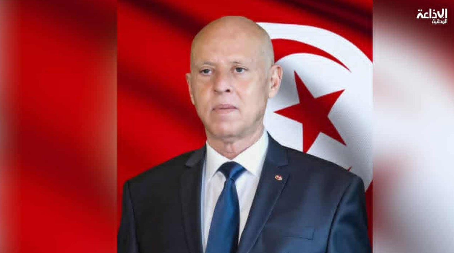 رئيس الجمهورية يؤدي زيارة غير معلنة إلى أحد مصانع المياه المعدنية بمعتمدية الوسلاتية