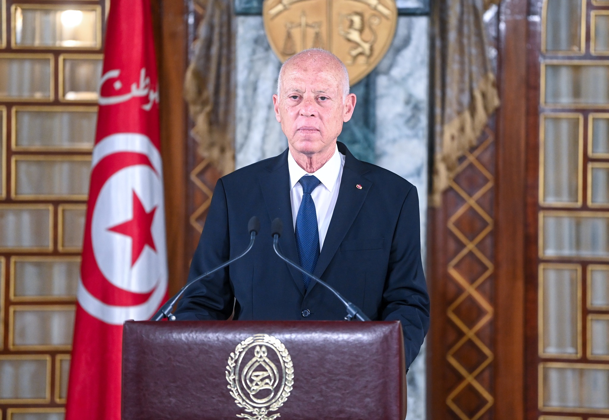 رئيس الجمهورية يؤدي زيارة غير معلنة إلى أحد مصانع المياه المعدنية بالقيروان