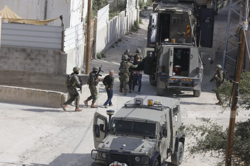 الاحتلال الصهيوني يعتقل 10 فلسطينيين خلال اقتحامه لمدن وبلدات الضفة الغربية