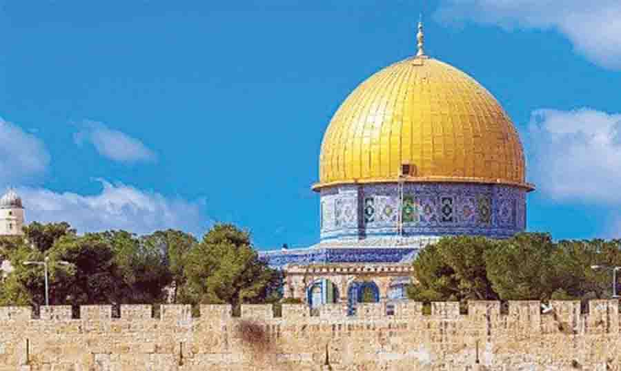 خطيب المسجد الأقصى يدعو إلى شد الرحال إلى المسجد بالتزامن مع ذكرى إحراقه