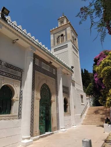 موكب ديني بجامع القادرية بمدينة الكاف احتفالا بالمولد النبوي الشريف