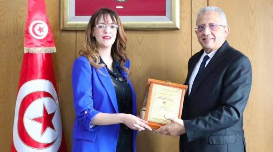 الدكتورة أسمهان السويسي تفوز بـجائزة أطباء الجلد الشباب للإنجاز الدولي عن منطقة إفريقيا