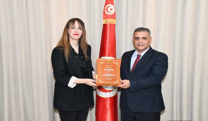 وزير الصحة يستقبل الطبيبة التونسية أسمهان السويسي المتحصلة على جائزة أطباء الجلد الشباب للانجاز الدولي لسنة 2027