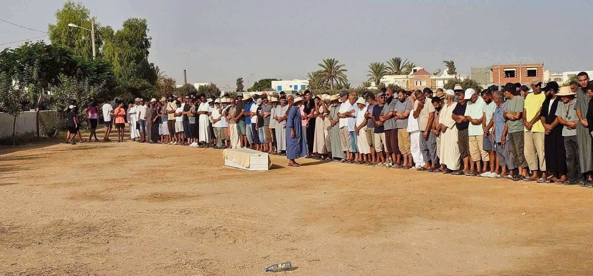 مدنين: بن قردان تشيّع 8 من شبابها ضحايا حادثة غرق مركب الهجرة غير النظامية إلى مثواهم الأخير