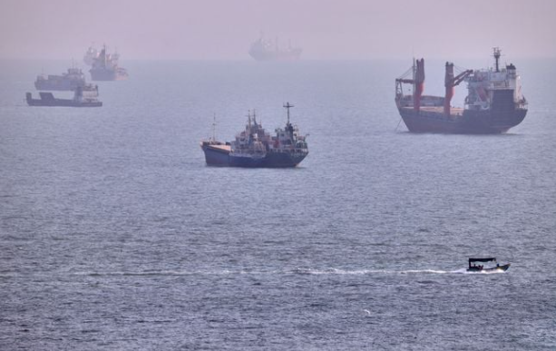 Oman et l’Iran négocient un « couloir temporaire » pour la navigation dans le détroit d’Ormuz