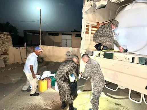وحدات مشتركة من الجيش والحرس والحماية المدنية توزع المياه في عدد من الجهات التي شهدت اضطرابات وانقطاعات في التزوّد