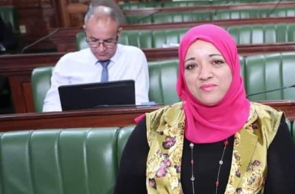 نائبة بالبرلمان تدعو إلى تمديد العمل بنصف الوقت وتأجيل العودة المدرسية مراعاة للوضع المناخي والطاقي