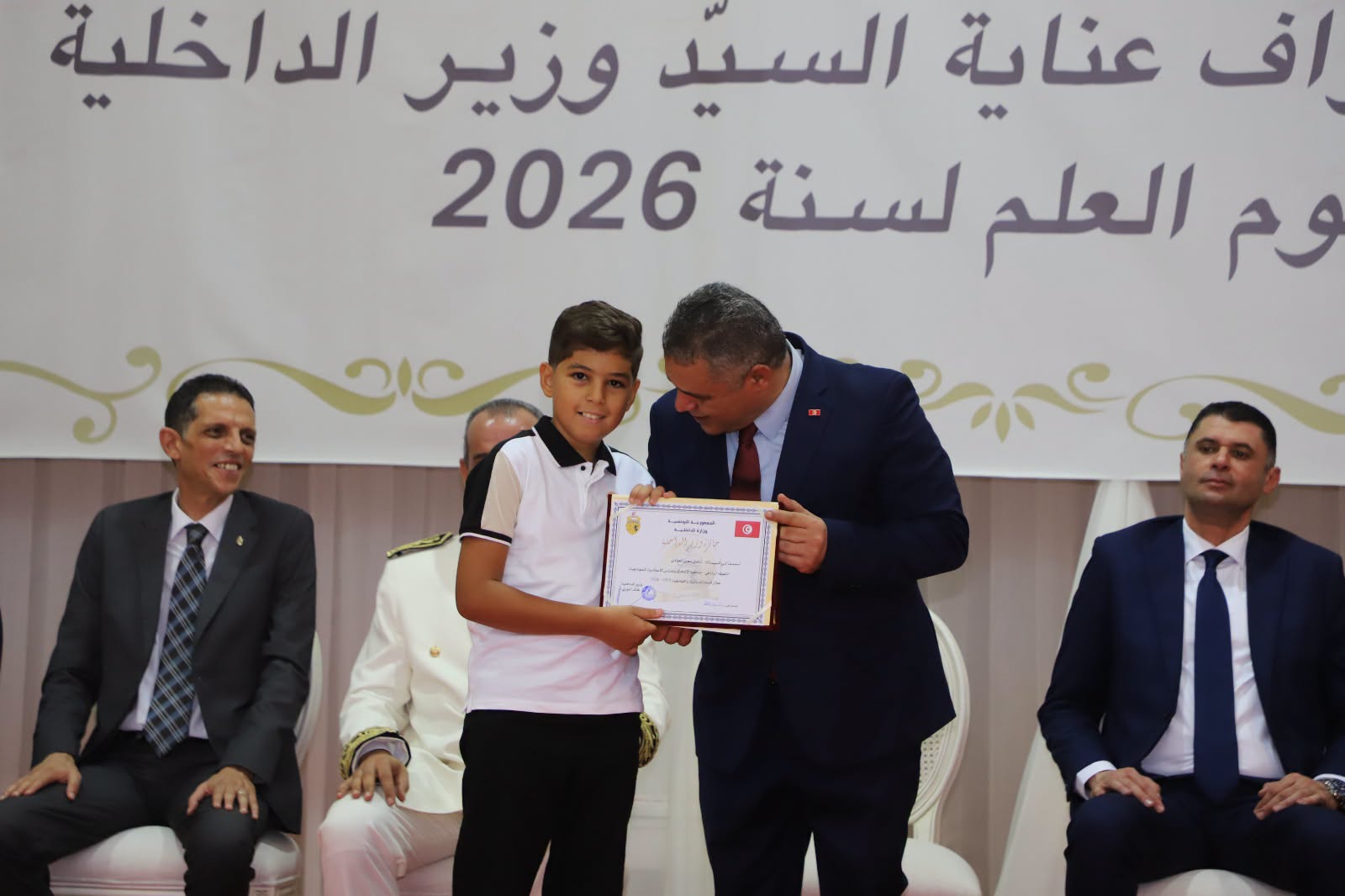 وزير الدّاخليّة يُكرّمُ المُتفوّقين من أبناء أعوان وإطارات وزارة الدّاخليّة